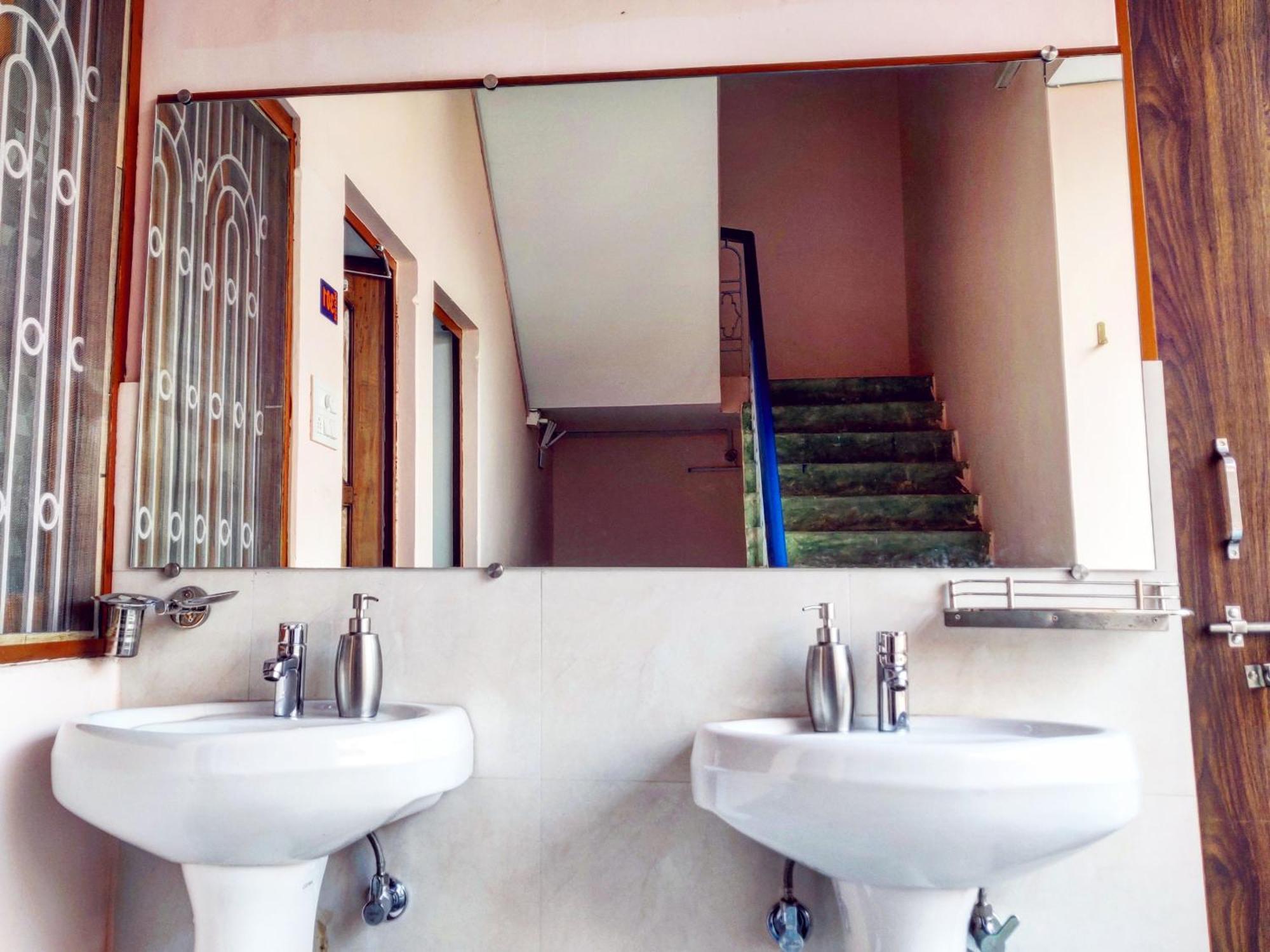 Live Free Hostel Varanasi Exterior foto